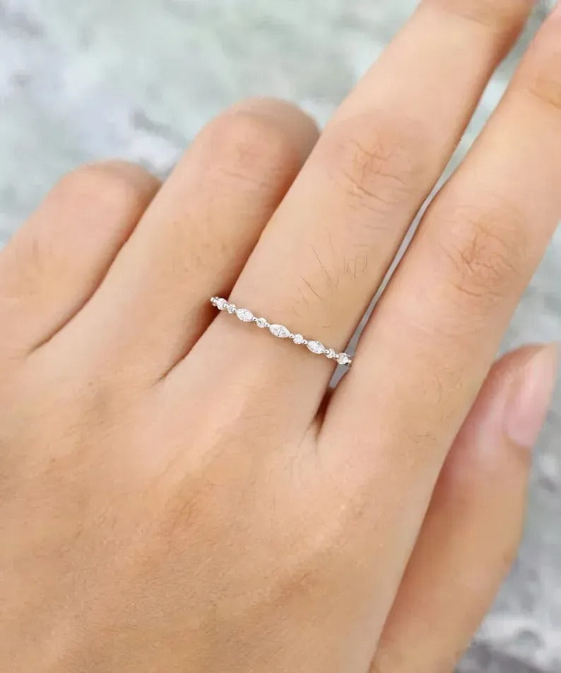 0.25 Ct Lab Grown Marquise & Round Diamond 14k White Gold E-F Color VVS1 VS1 IGI Certified Single Band