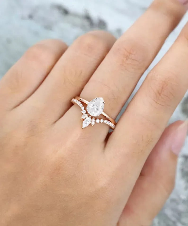 1.58 Ct Lab Grown Pear Diamond 14k Yellow Gold E-F Color VVS1 VS1 IGI Certified Ring With Bend